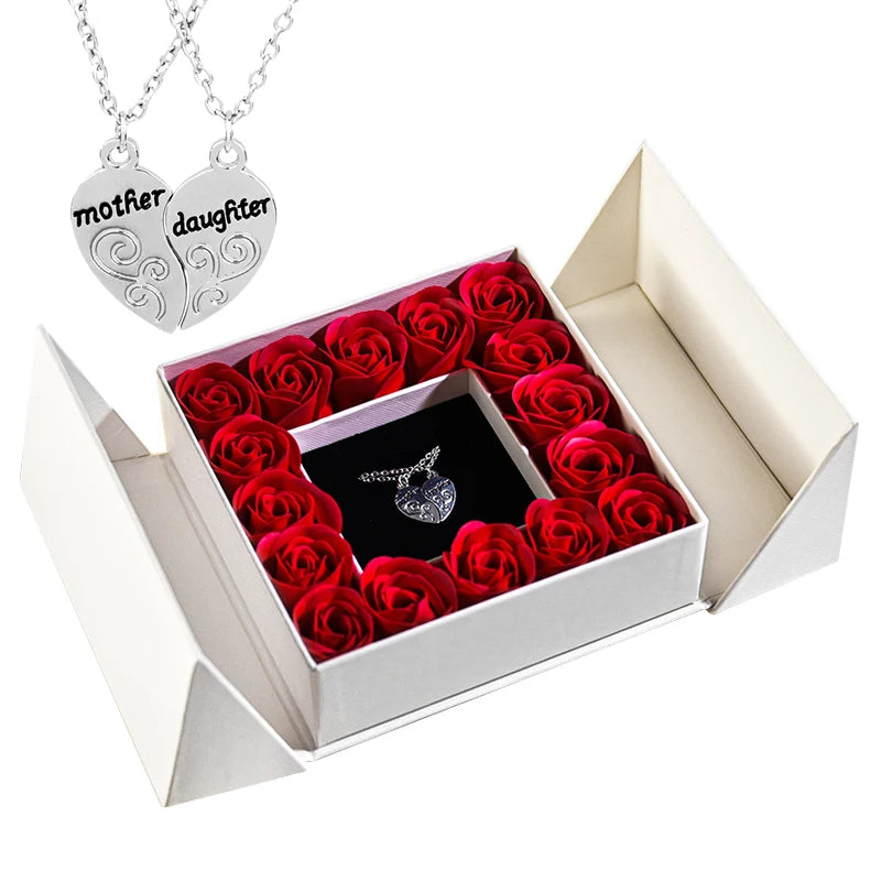 Halskette mit Rosen + Geschenkbox
