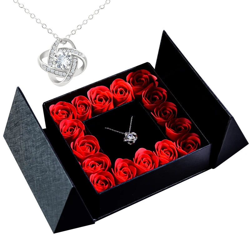 Halskette mit Rosen + Geschenkbox